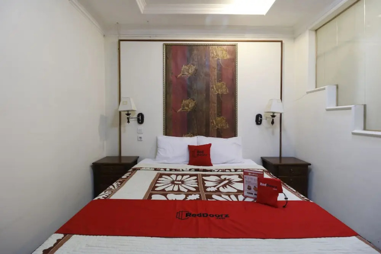 RedDoorz Plus @ Jalan Dharmawangsa