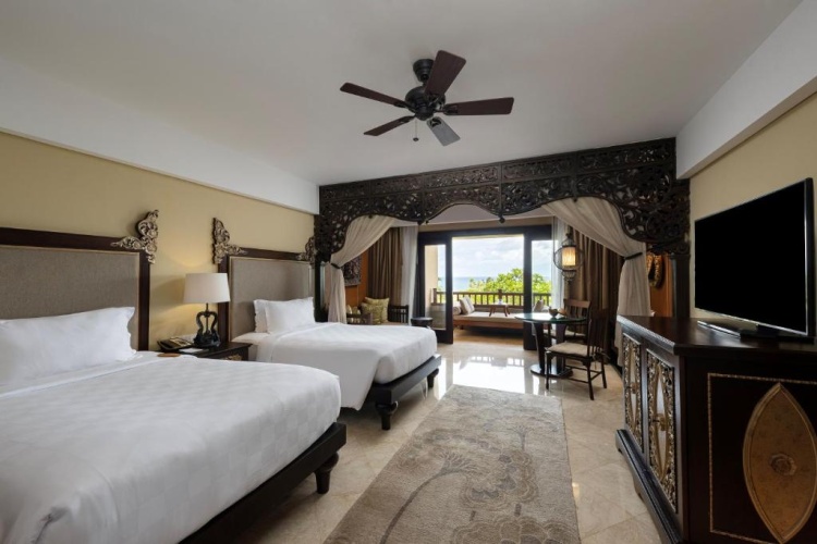 Twin room with ocean view