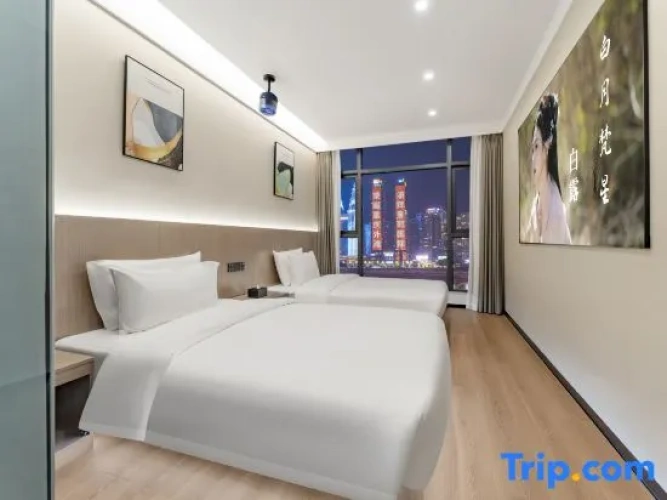 Standard Twin room with river view