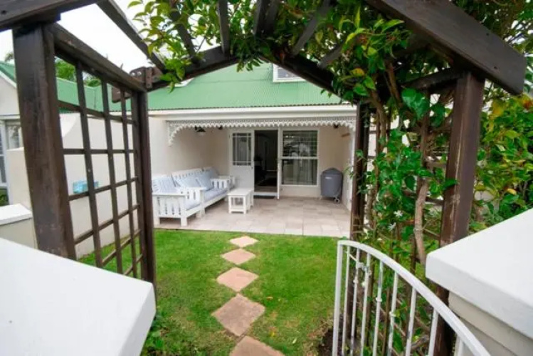 9 River Club Mews