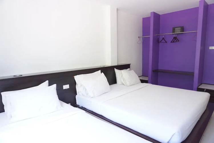 Sri Chumphon Hotel