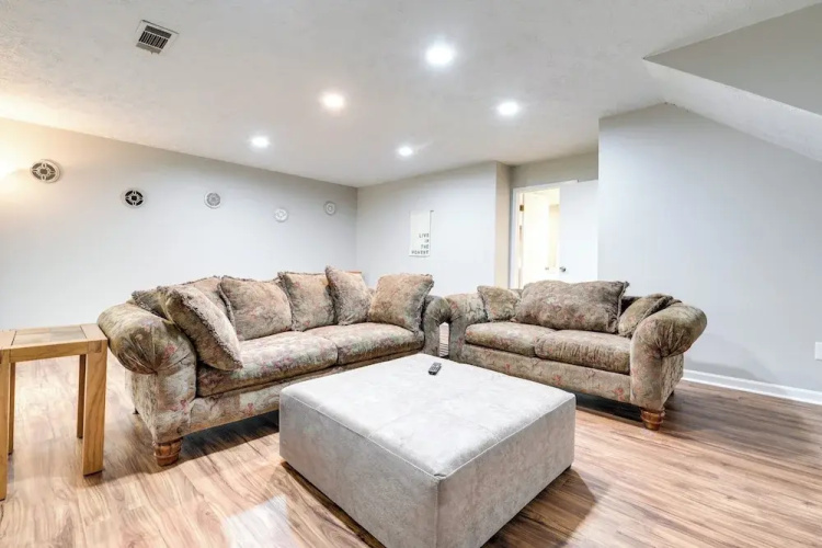 Fairburn Home w/ 2 Decks, Grill & Outdoor Dining!