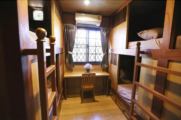 Golden Pagoda Hostel & Cafe