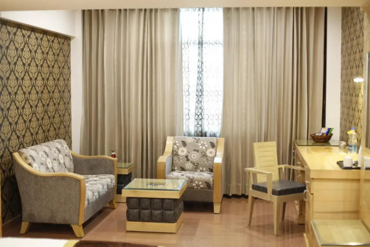 Hotel Saffron Leaf