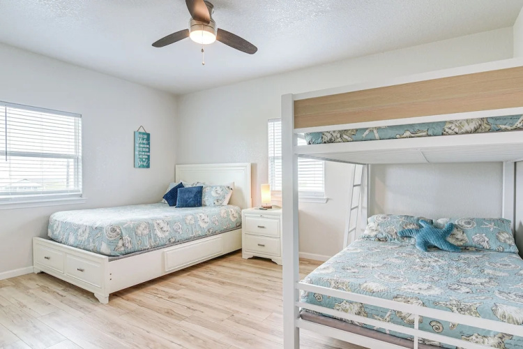 2 Decks, Patio & Views: Beachfront Texas Retreat