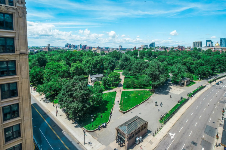 Gorgeous 1BR + View | Theatre District | Evonify