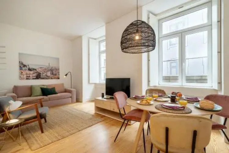 Baixa Cozy I by Lisbonne Collection