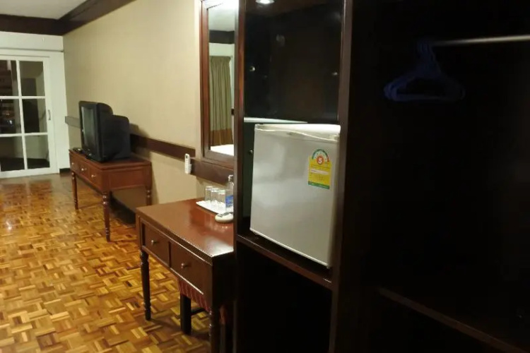 Suriwongse Tower Inn