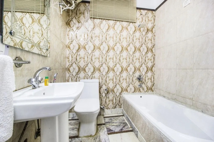 FabHotel Queen Palace