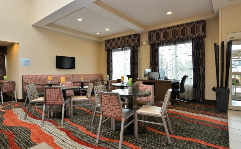 Holiday Inn Express Boston-Milford photo 34