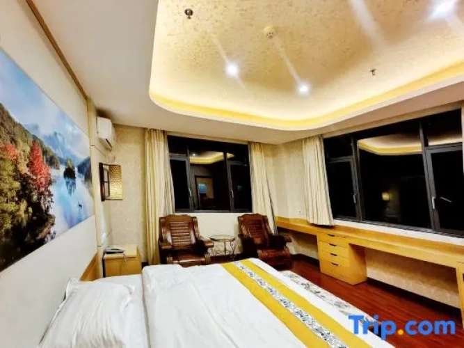 Deluxe Suite
