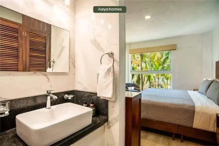 Beachfront 2BR Condo - Pool - Blue Flag Beach