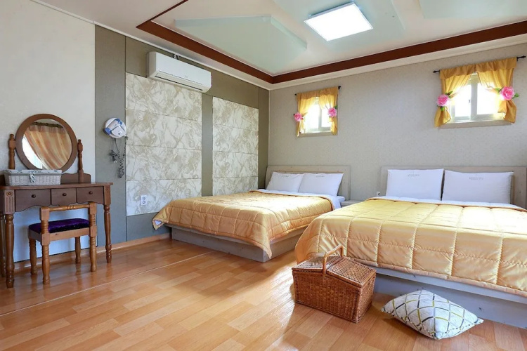 Favian Guest House