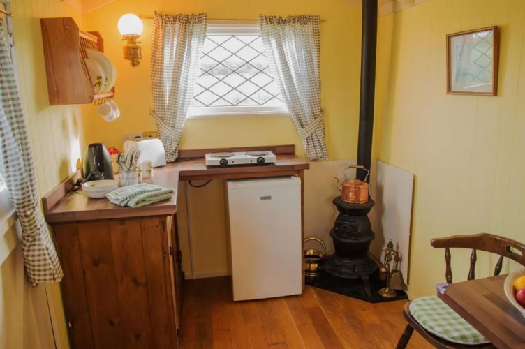 Shrublands Farm Shepherd's Hut