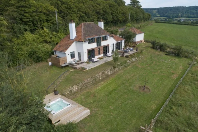 3 Bedrooms Cottage