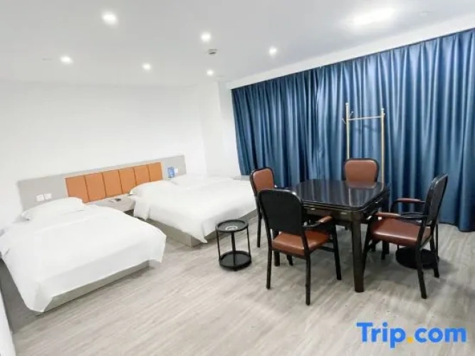 Standard Twin room with courtyard view