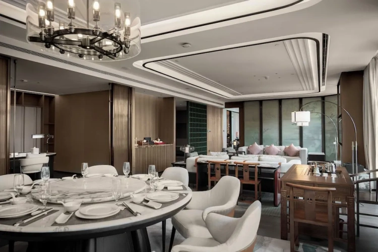 Ambassador Single Suite