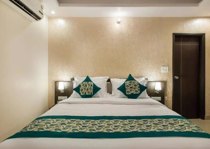OYO 744 Hotel Vachi Inn