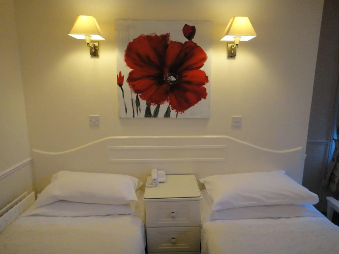 Dergvale Hotel