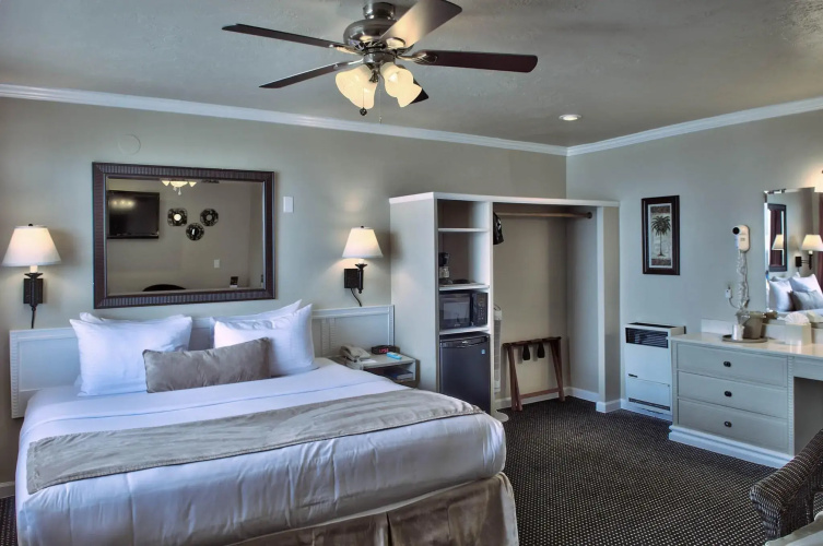 Lovers Point Inn