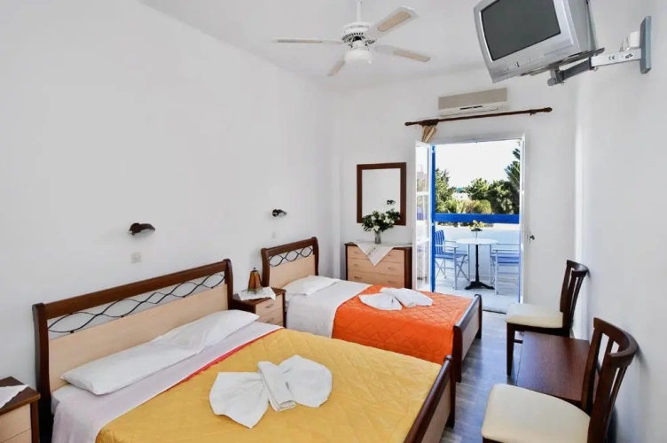 Standard Triple room
