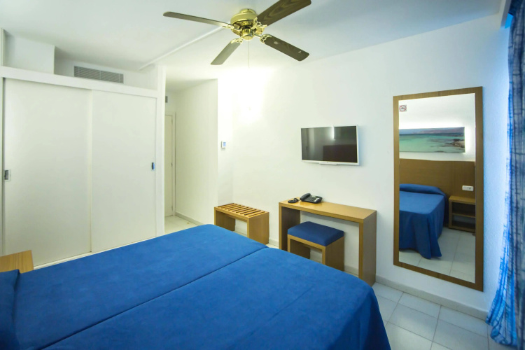 Hotel Club Cala Romani