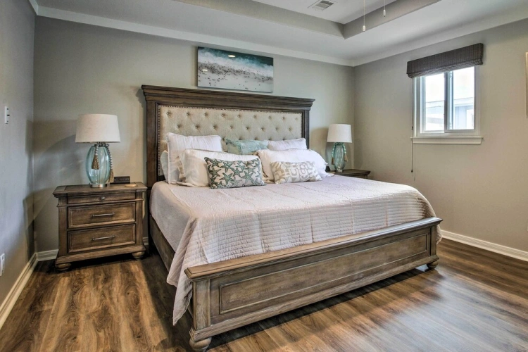4 Bedrooms Cottage