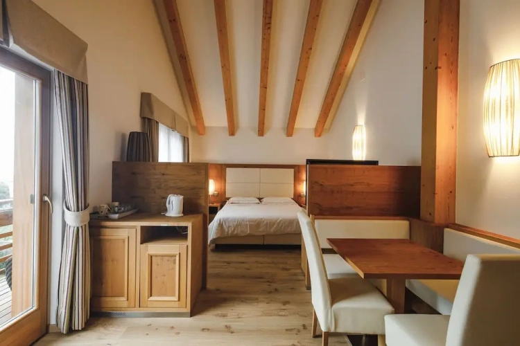 Suite with balcony and with mountain view