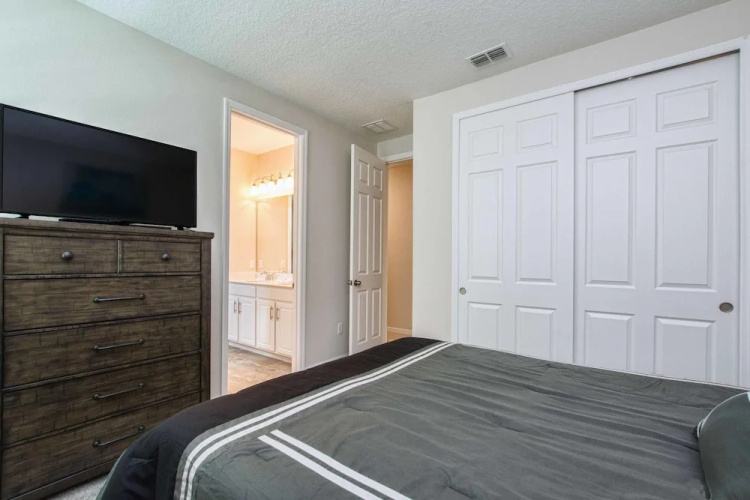Solara 9 Bedroom House w Pool - 8100SA