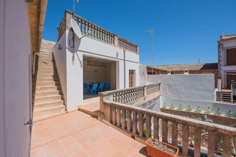 5 Bedrooms Family Villa