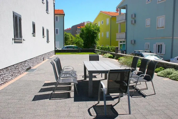 3 Bedrooms Apartment with balcony and with garden view