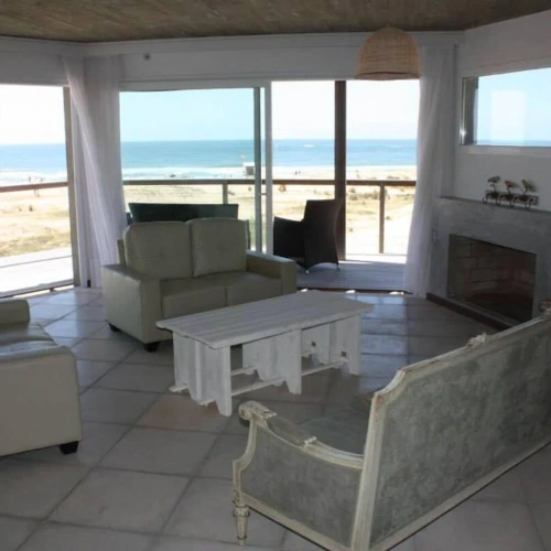 3 Bedrooms Apartment