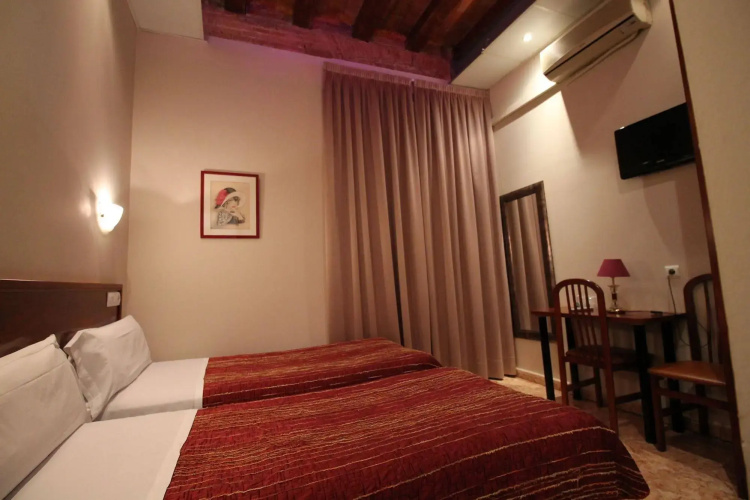 Hostal Orleans