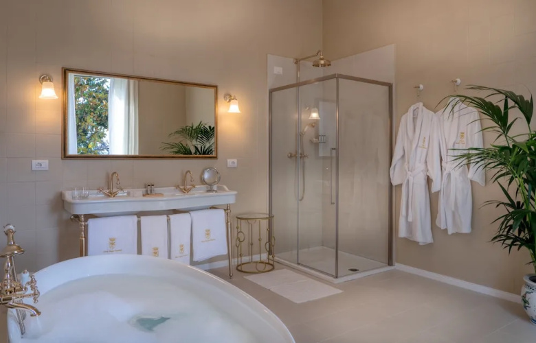 Palazzo Cavagna Sangiuliani Guest House