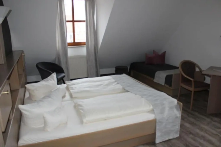 Standard Triple room