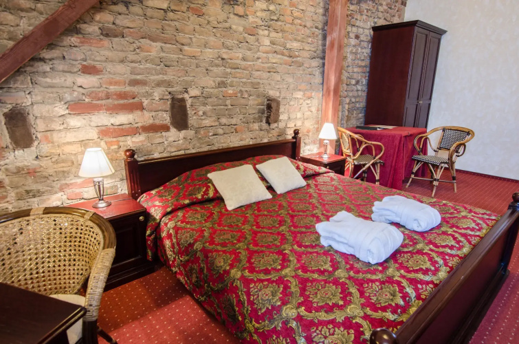 Monte Kristo Hotel