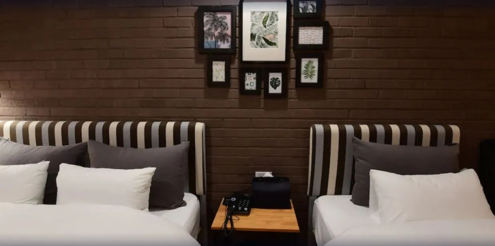 7 Bricks Hotel