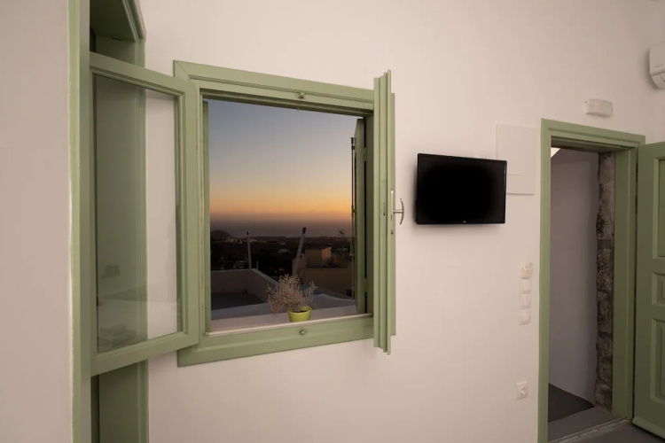 White Orchid Cave House & Studio