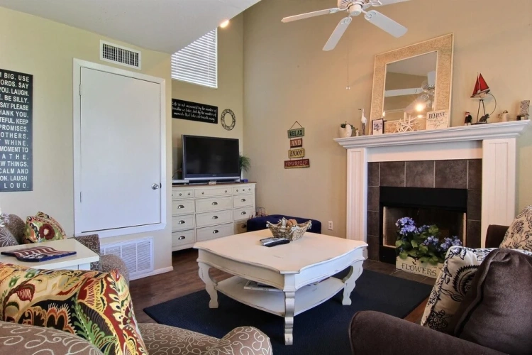 4 Bedrooms Cottage
