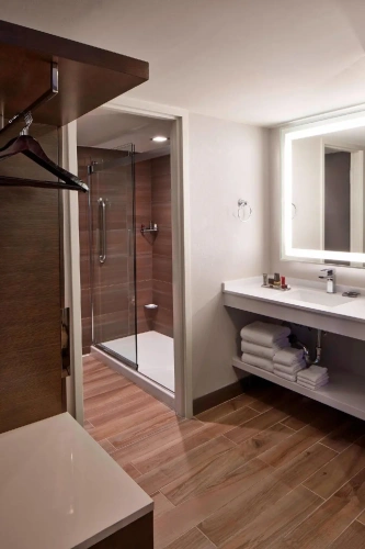 Standard Quadruple Club room