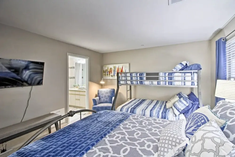 2 Bedrooms Apartment