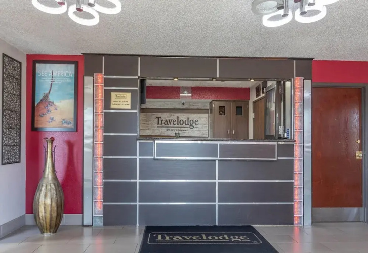 Travelodge By Wyndham Muskegon - Muskegon, MI