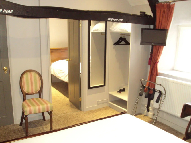 George Inn, Mere