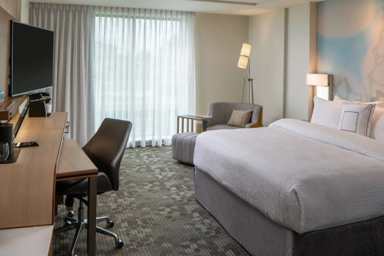 Courtyard By Marriott Lafayette South