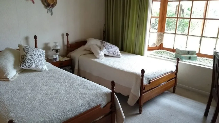 5 Bedrooms Cottage