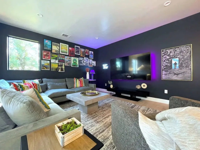 Eastside Mansion w Pool 7 Mins to Rainey