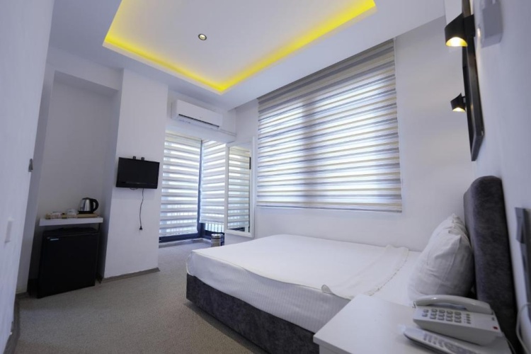 Standard Double room with partial sea view