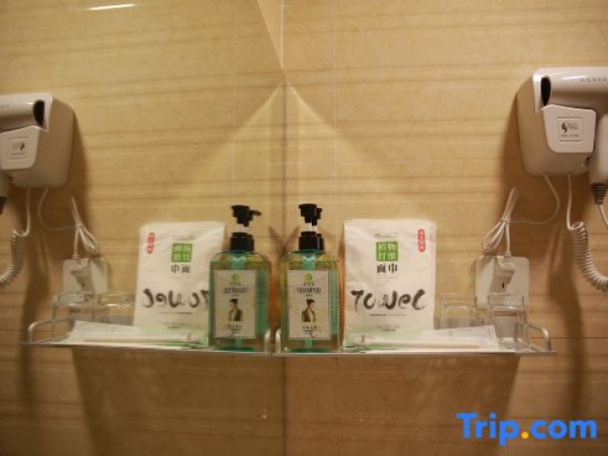 Xinyang Yuelong Hotel