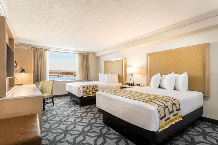 1 Bedroom Deluxe Quadruple Suite with water view