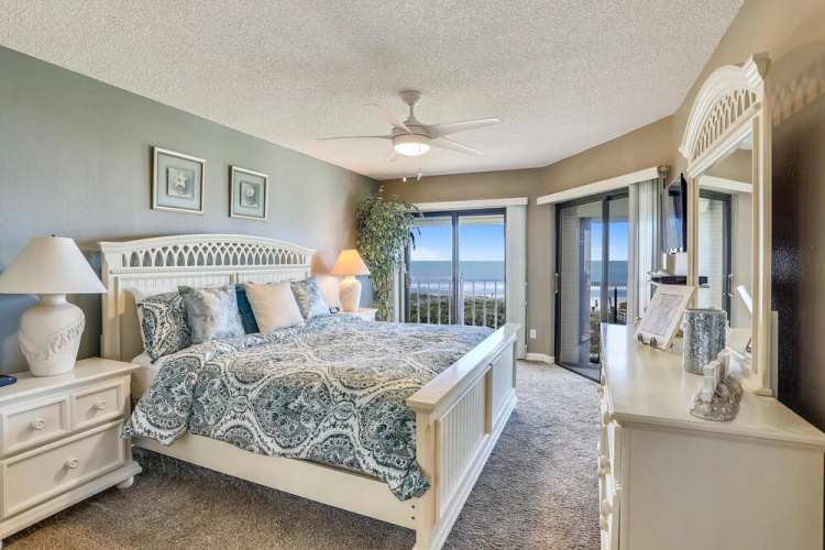 Land's End 403 Building 9 Nicely Updated / Beachfront Unit